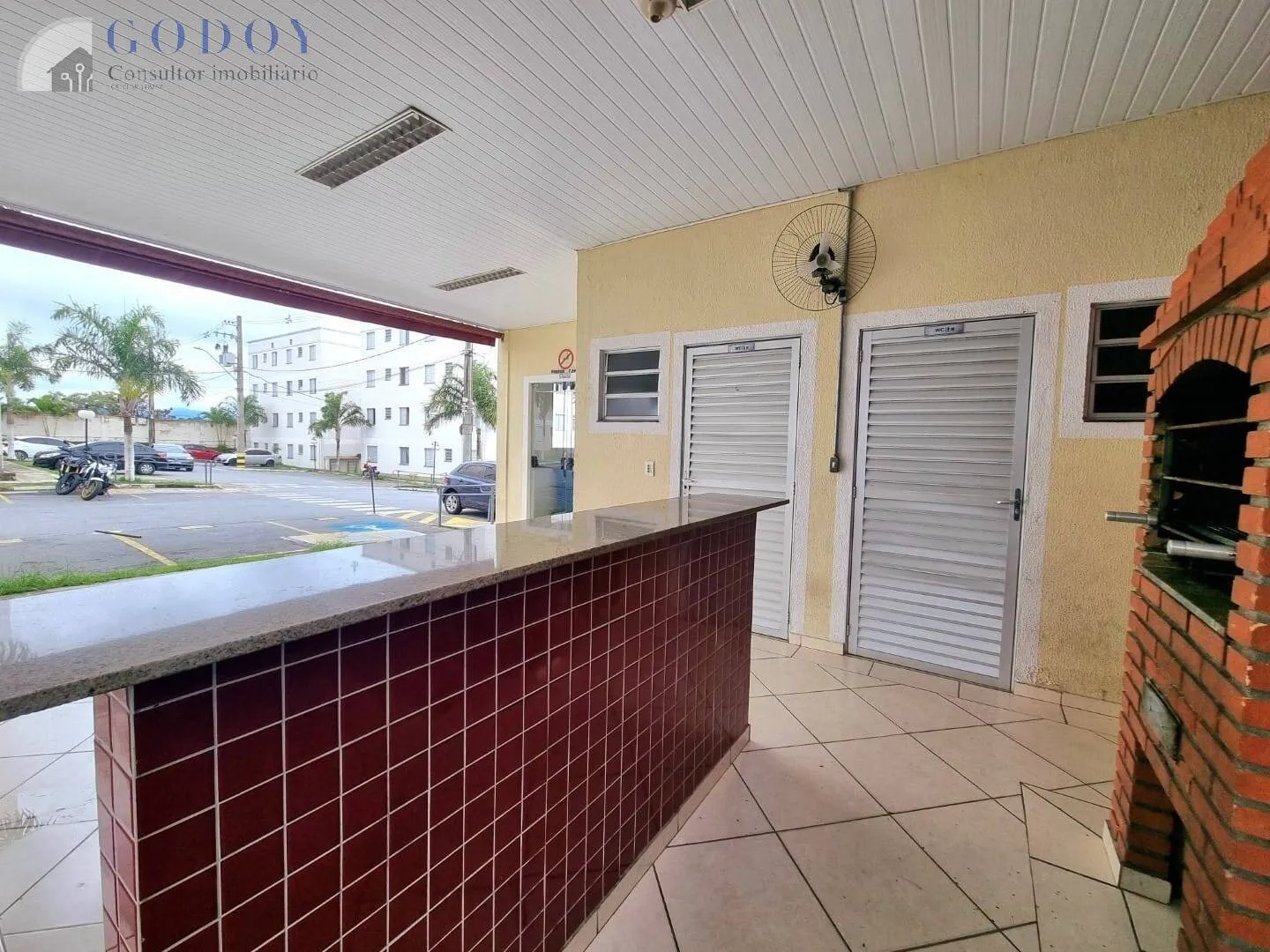 Imagem Amplo Apartamento ótima localização com Piso Porcelanato
