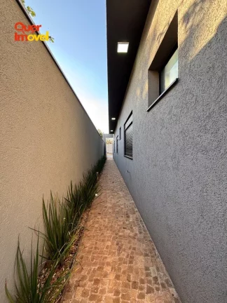 Imagem Imperdível oportunidade: Casa em condomínio de alto padrão em Ribeirão Preto-SP, Jardim Cybelli. 3 quartos, 3 suítes, 2 salas, 4 banheiros, 4 vagas de garagem. Aproveite!