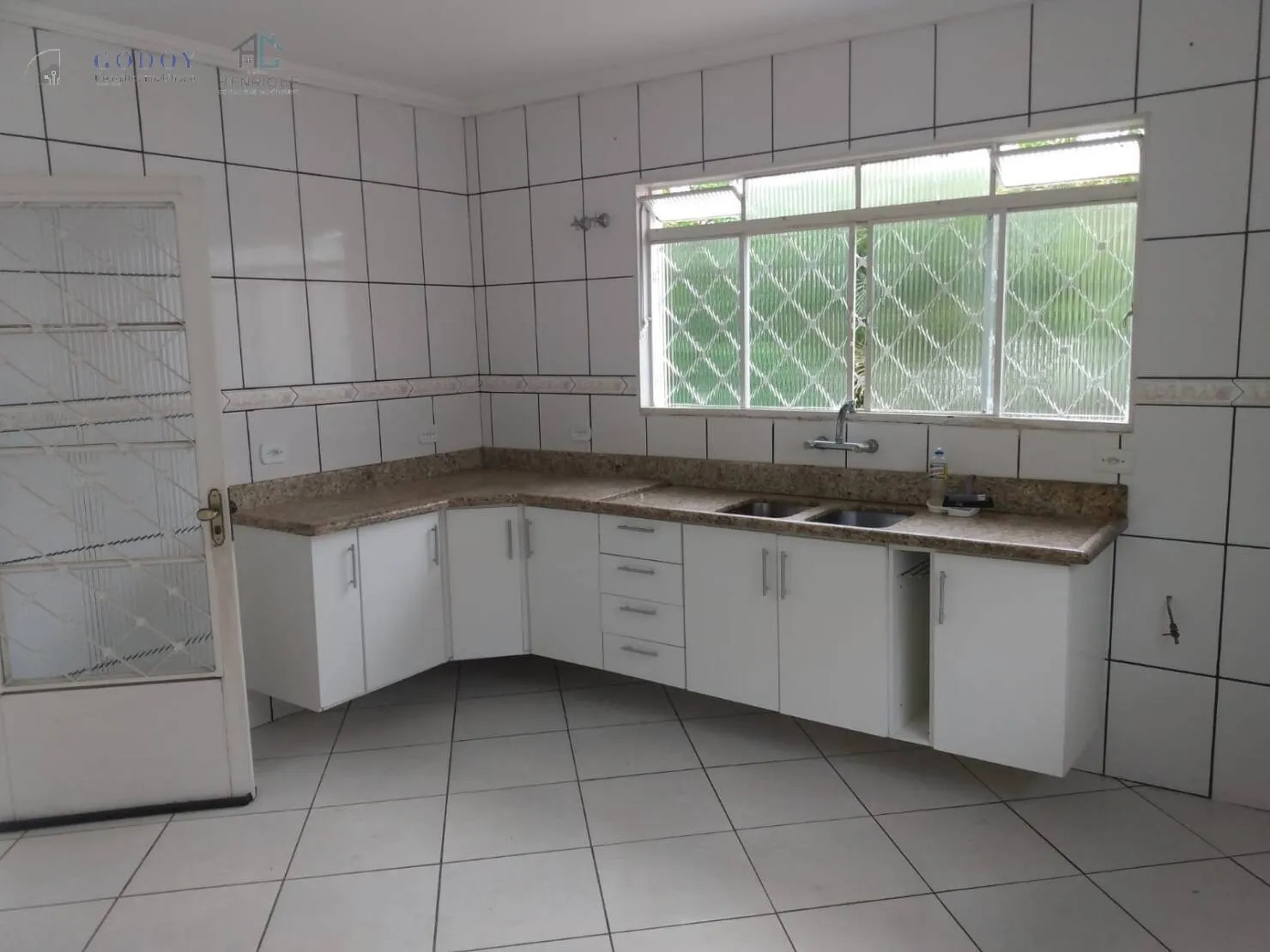 Imagem Casa para Locação 3 Quartos, 2 Suites, 4 Vagas, 660M², Jardim Residencial Doutor Lessa, Pindamonhangaba - SP