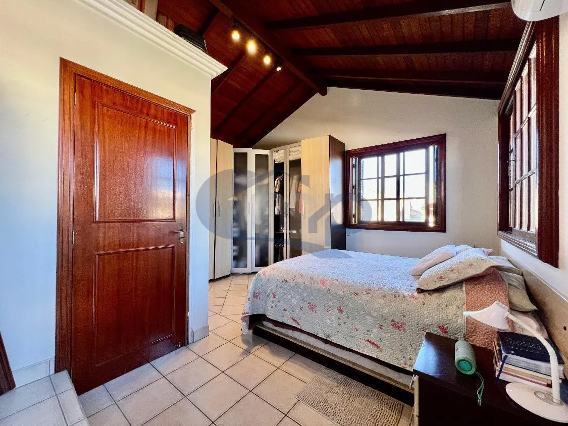 Imagem Casa a venda com 4 dormitorios na Guarita em Torres/RS