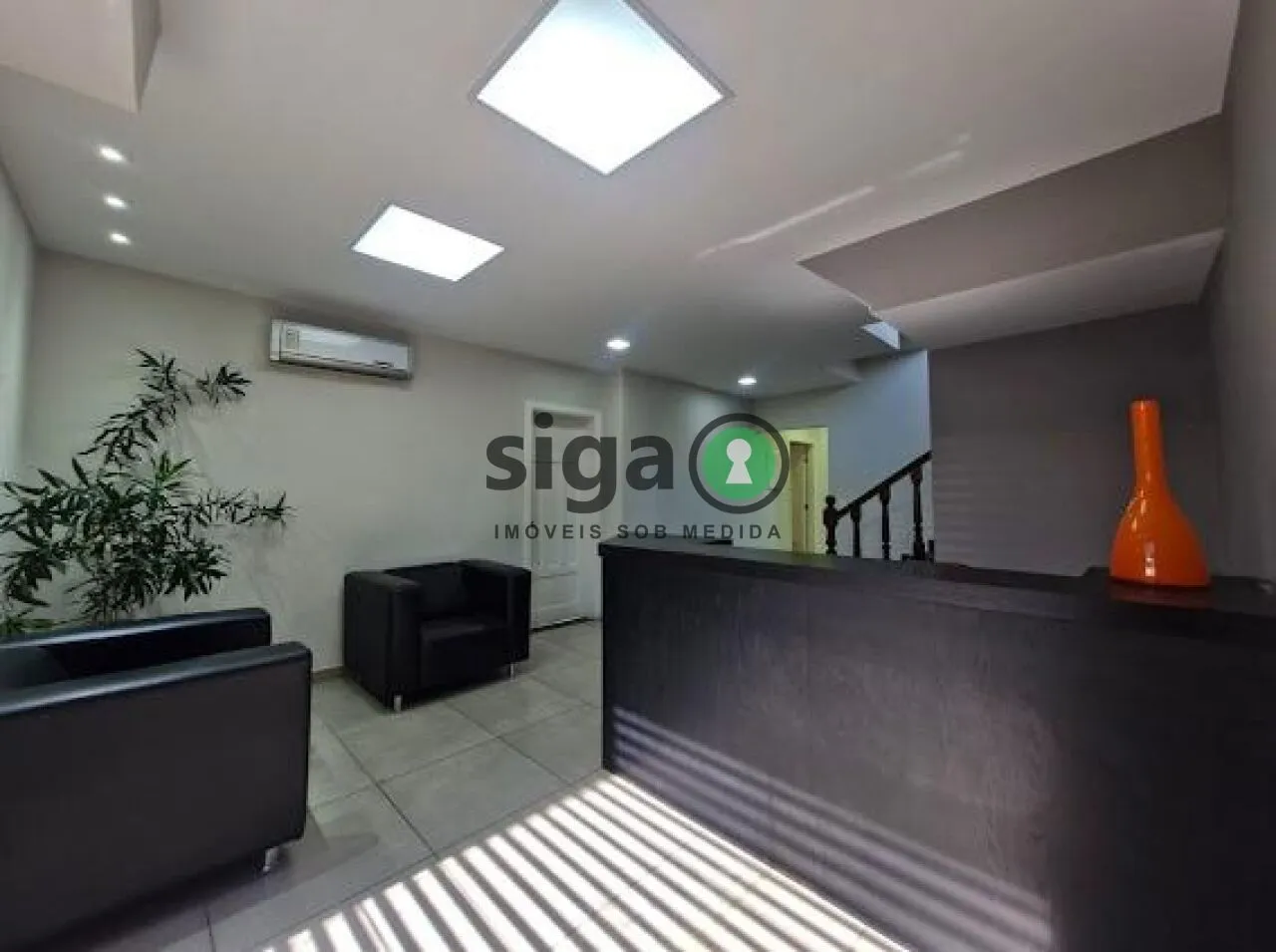 Imagem Casa Assobradada no Pacaembu, para locação Comercial ou venda com 10 salas, 11 vagas, reformada.