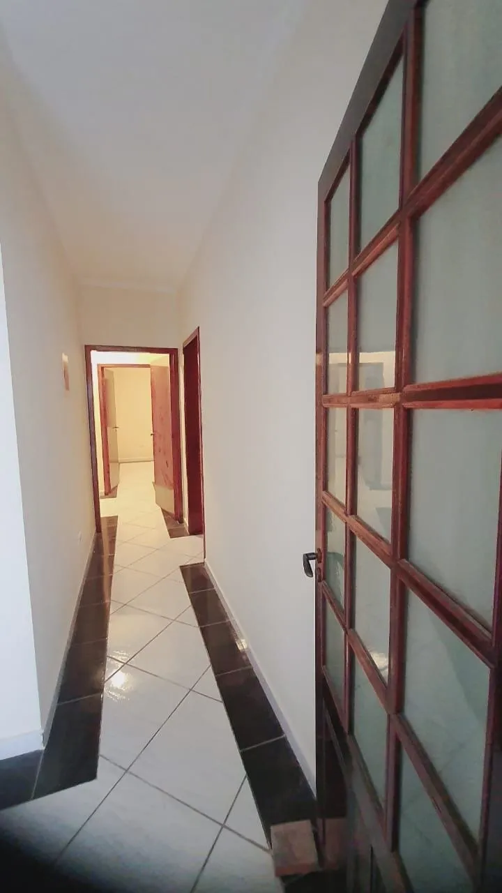 Imagem "Espaço e Conforto para sua família: Casa com Terreno inteiro, para venda e locação, 4 Dormitórios e Quintal Amplo à Venda"