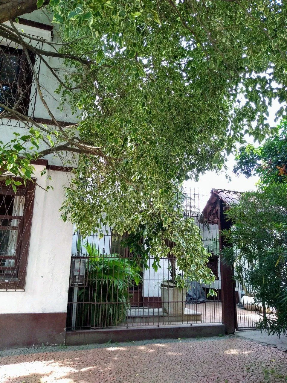 Imagem Casa para Venda - 400m², 3 dormitórios, sendo 2 suites, 2 vagas - Floresta