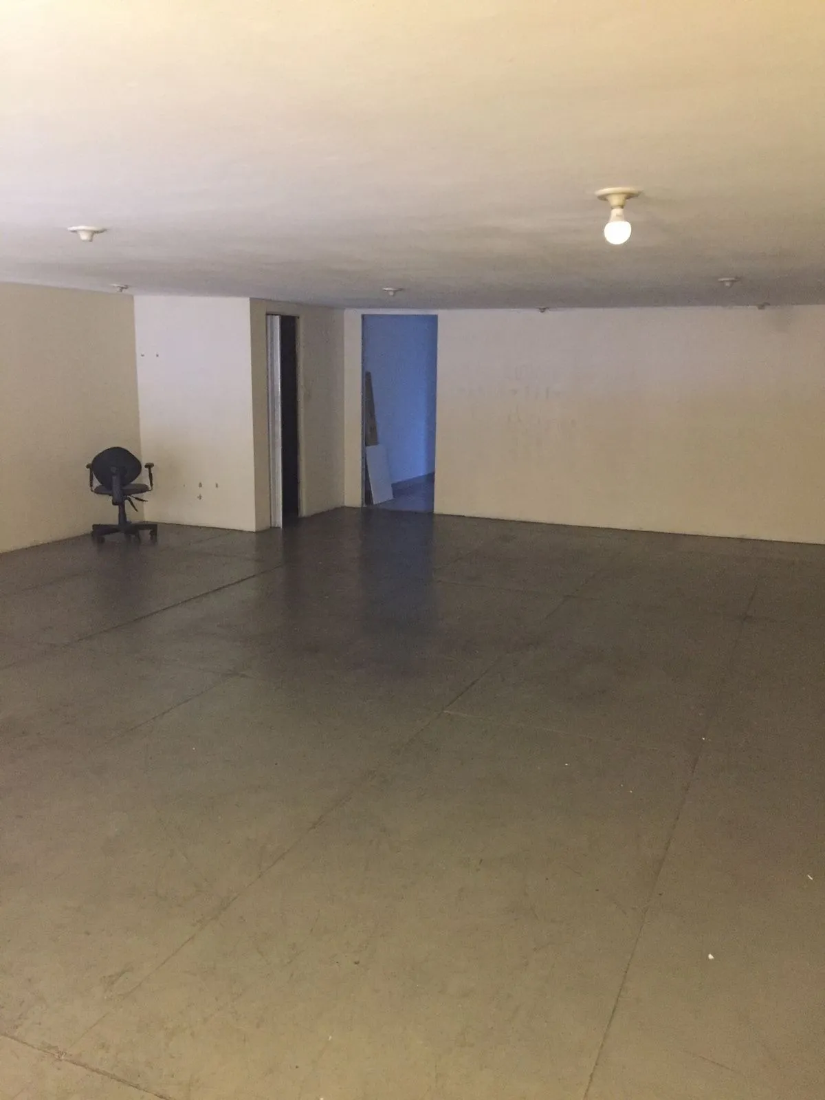 Imagem Salão Comercial para Locação no Centro de Sorocaba-SP: 1 Sala, 4 Banheiros, 164m² de Área