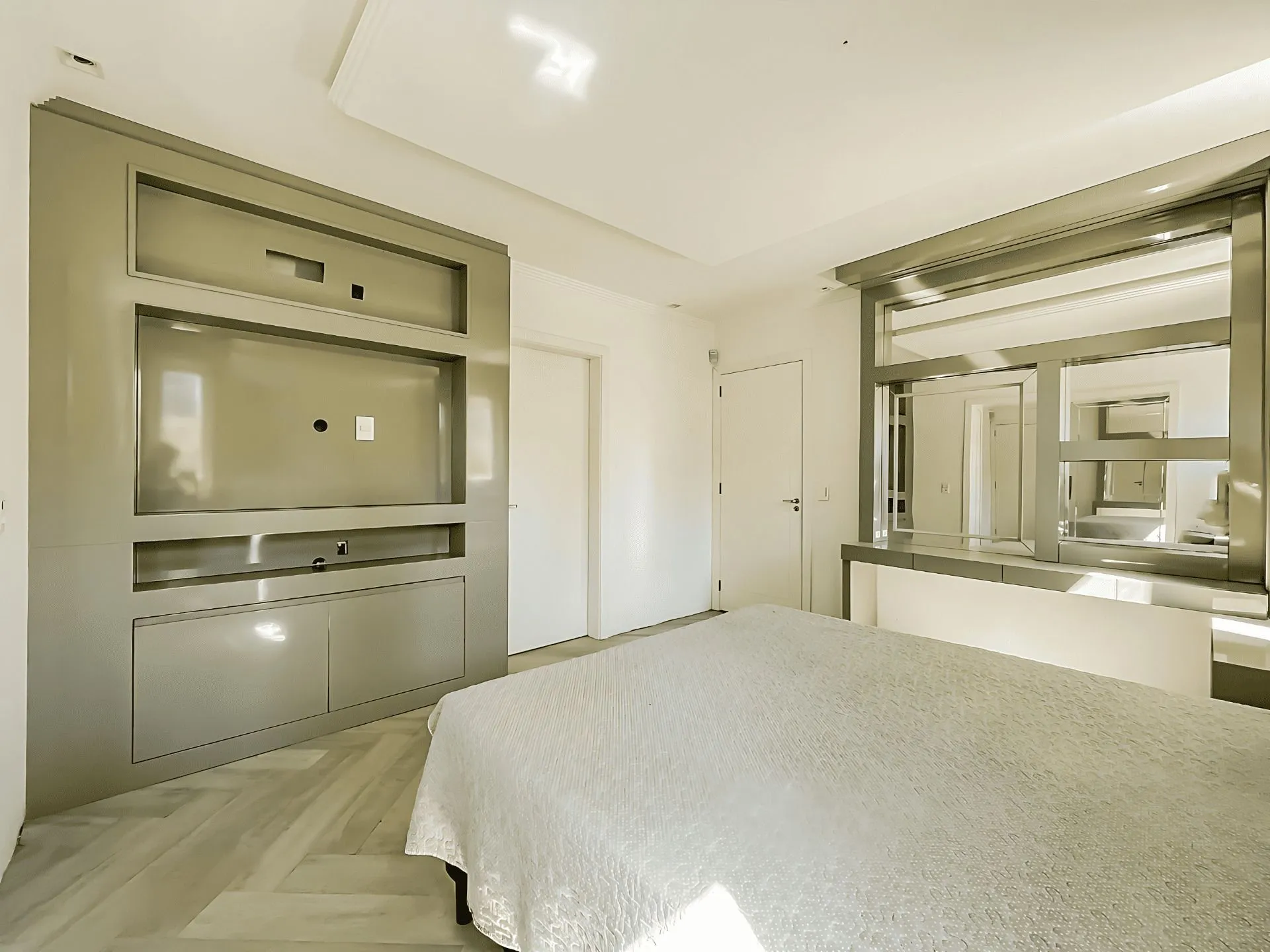 Imagem Casa Reformada com Piscina, 370m², 2 Suítes com Closet no Três Figueiras - POA