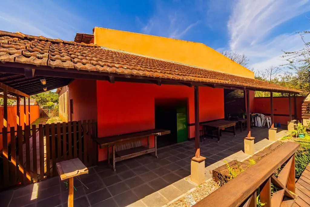 Imagem Casa de 3 dormitórios, no Bairro Ponta Grossa - Porto Alegre