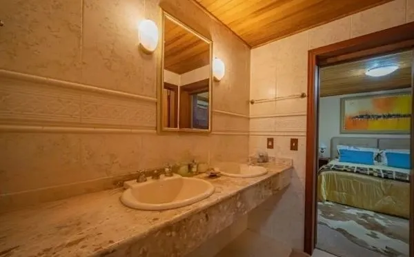 Imagem Casa em Gramado de 4 dormitórios e 4 vagas