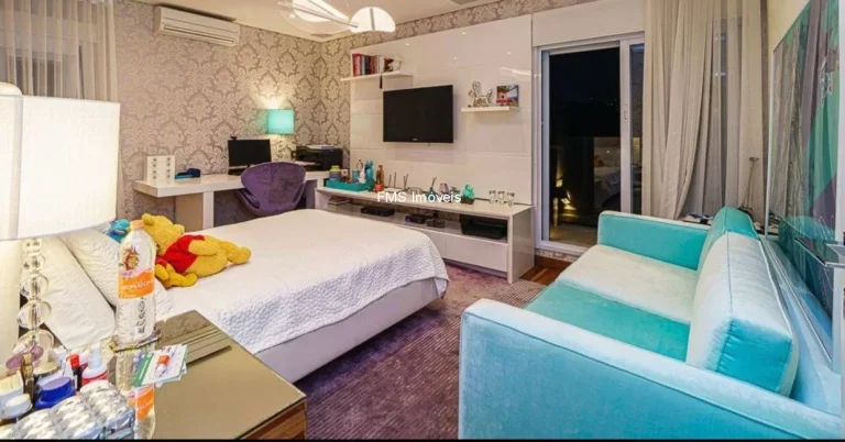 Imagem Imperdível oportunidade de adquirir uma casa no Pacaembu, São Paulo-SP, com 3 quartos, 3 suítes, 3 salas, 5 vagas de garagem e 380m².