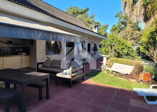 Imagem Casa de Condomínio em Morada dos Pássaros - Barueri
