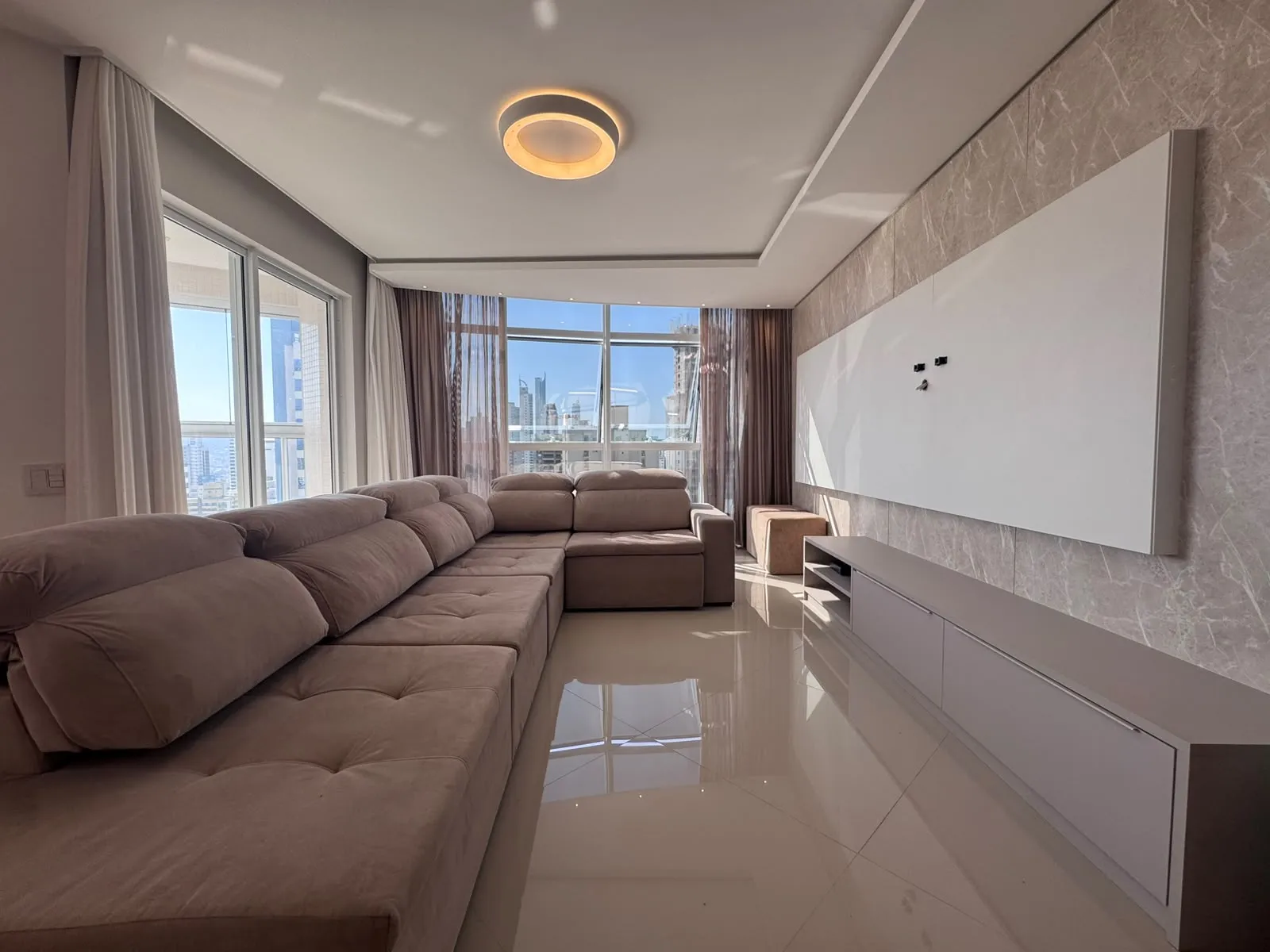 Imagem Apartamento com vista para o mar à venda com 129m2 por R$ 2.690.000,00