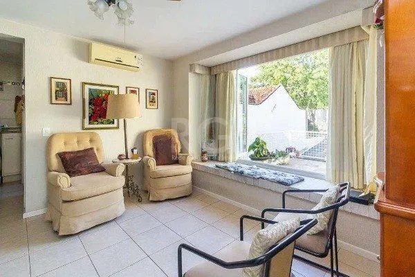 Imagem Casa para Venda - 227m², 3 dormitórios, sendo 1 suites, 4 vagas - Azenha