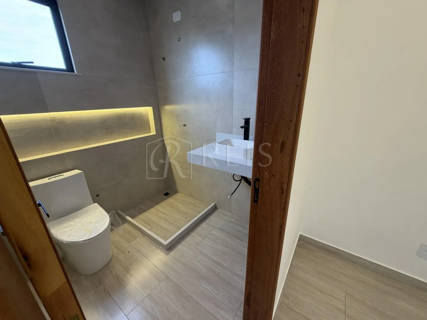 Imagem Casa para Venda em Rio das Ostras, Viverde, 4 dormitórios, 4 suítes, 5 banheiros, 4 vagas