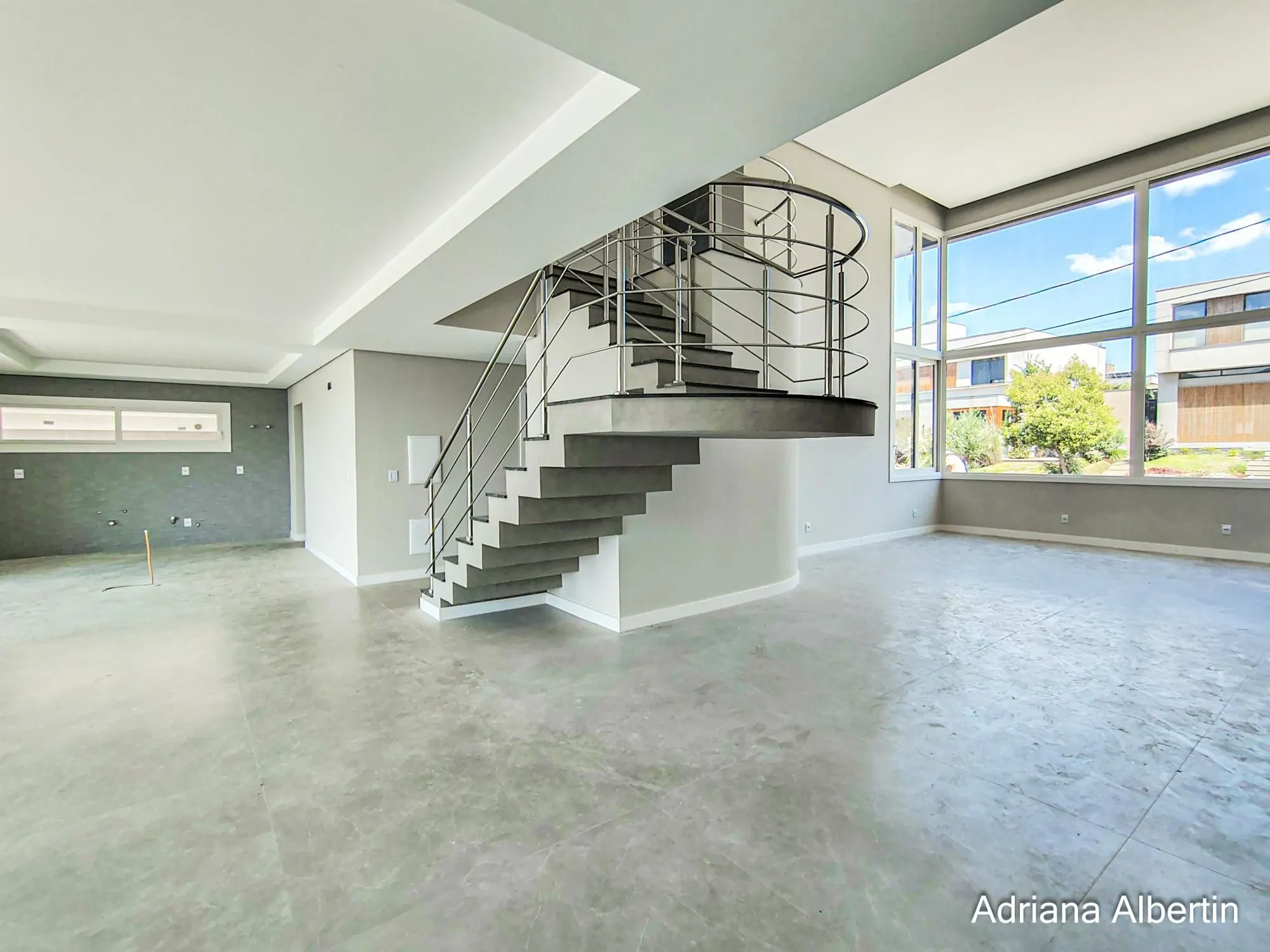 Imagem Casa em Alphaville com 3 suítes e pátio amplo