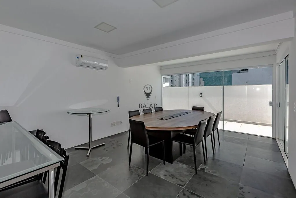 Imagem Galli Center situa-se em uma área comercial de Balneário Camboriú, 2 elevadores sendo 1 para maca...