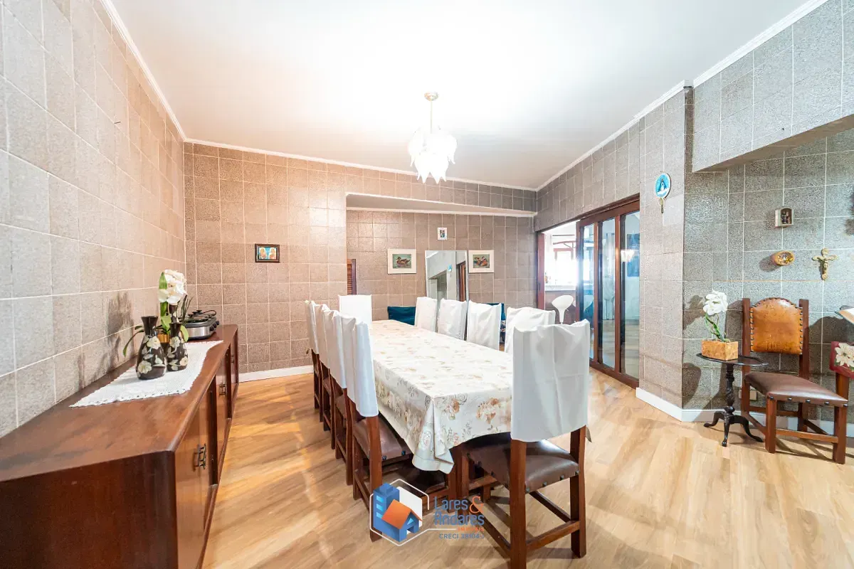 Imagem Casa para venda em Cidade Domitila com 3 quartos, sendo 1 suíte, 473m²