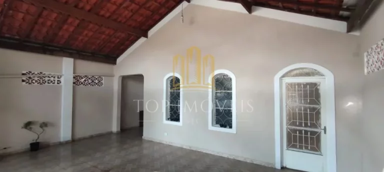 Imagem Espaçosa casa três dormitorios com edicula completa nos fundos
