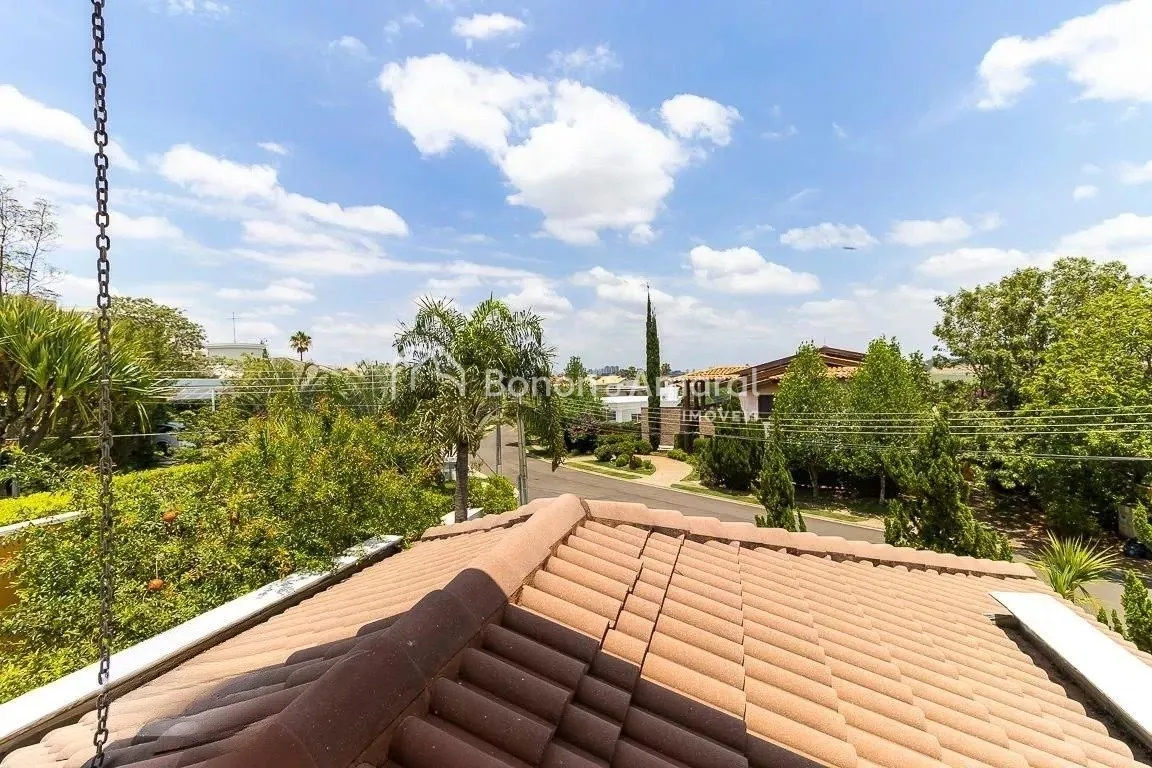 Imagem Casa em condomínio com 690m² e 5 quartos