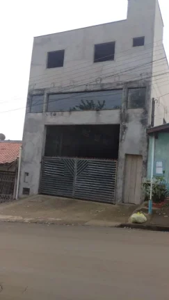 Imagem Barracão Comercial com 150 metros com 01 dormitório, cozinha e banheiro social. Varias vagas de ga...