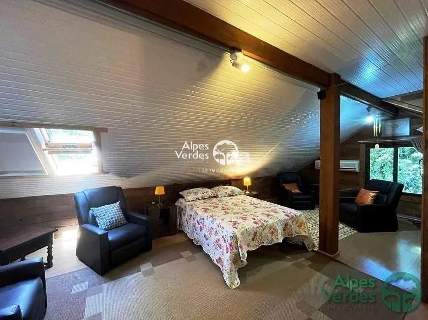 Imagem Casa com 2 quartos, 121,00m2, à venda em Canela, Palace Hotel