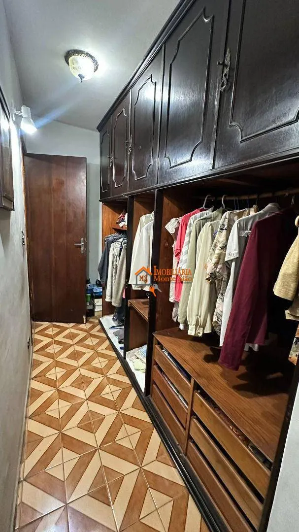 Imagem Casa à Venda com 3 Quartos, Suíte com Closet e Área Gourmet Completa