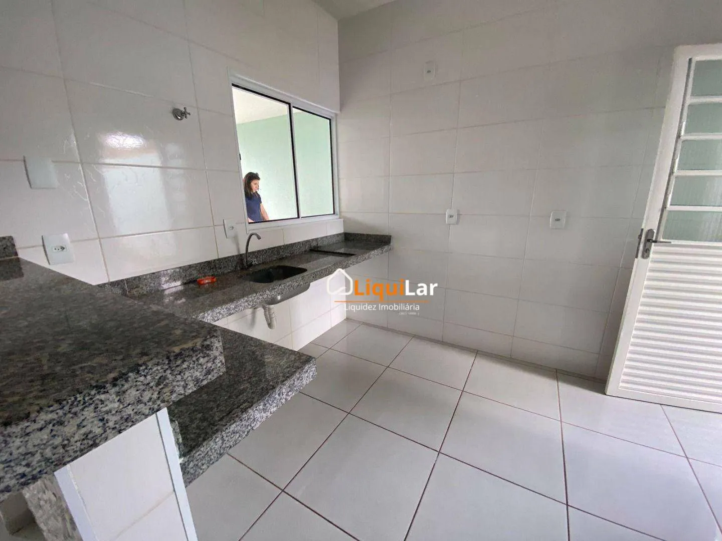 Imagem Casa Usada à Venda no Asfalto com 2 Quartos, Varanda, Amplo Quintal e Possibilidade de Minha Casa Minha Vida