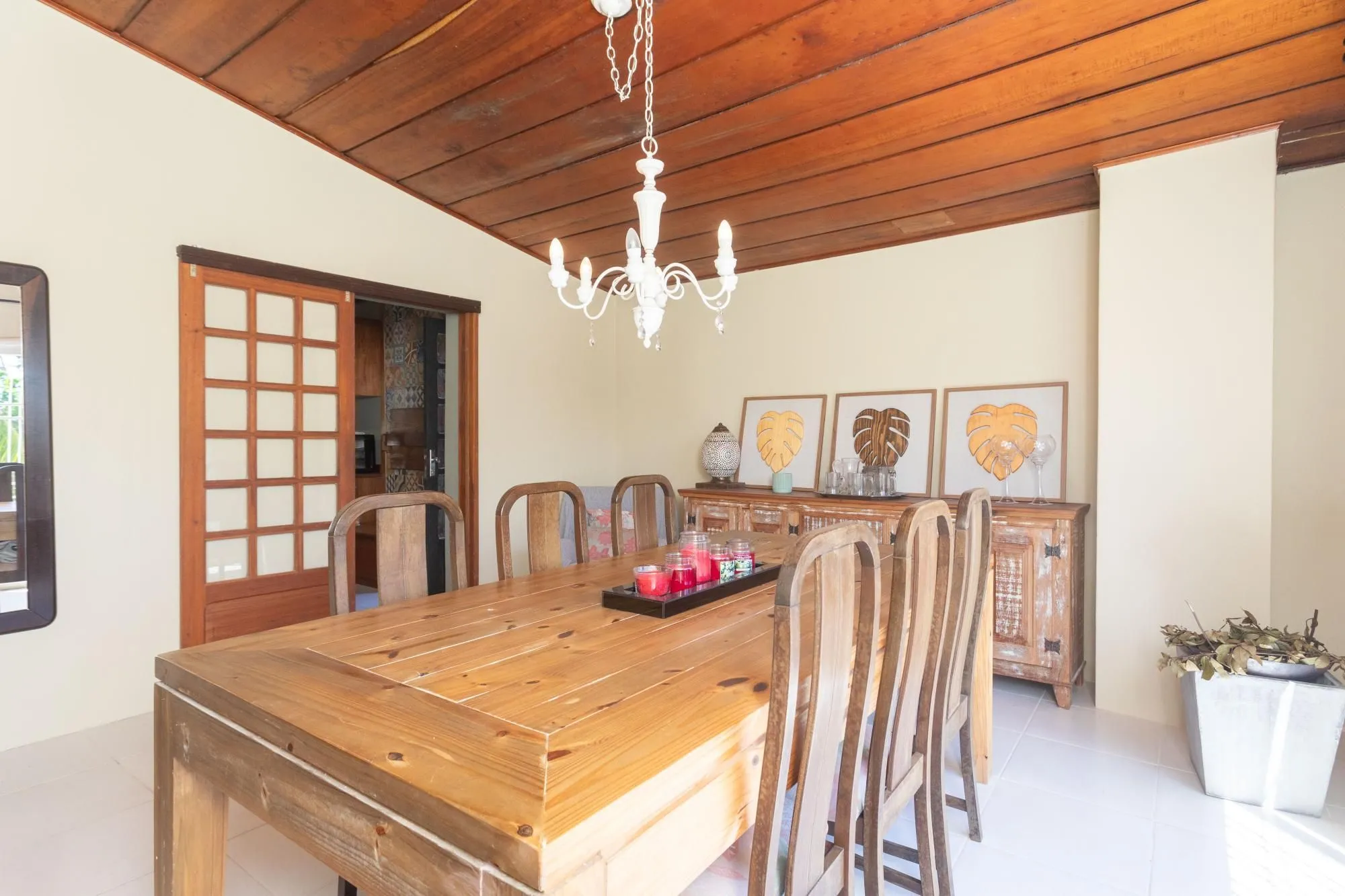 Imagem Casa em Condomínio com 5 quartos, 3 vagas e 350m²