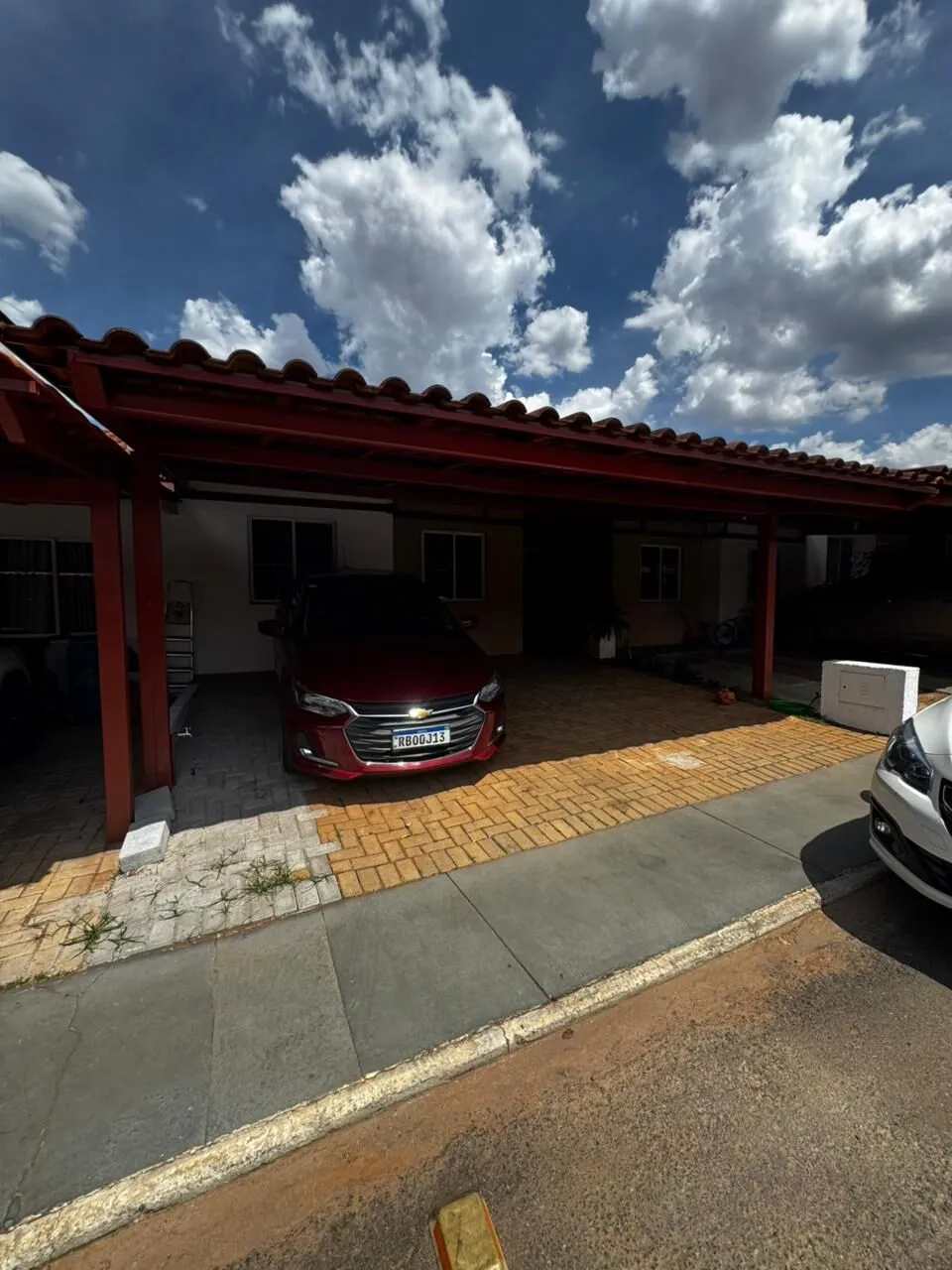 Imagem Casa térrea em condomínio. 2 quartos com 2 vagas.