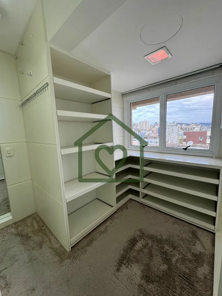 Imagem Excelente apartamento duplex, localizado em região valorizada do bairro Petrópolis, próximo a div...