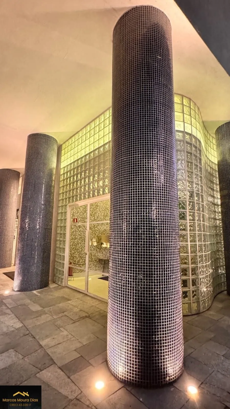 Imagem Apartamento Amplo na Avenida Angélica, 4 dormitórios (2 SUÍTES), possui Hidro e closet. Edifício com 2 Vagas de Garagem