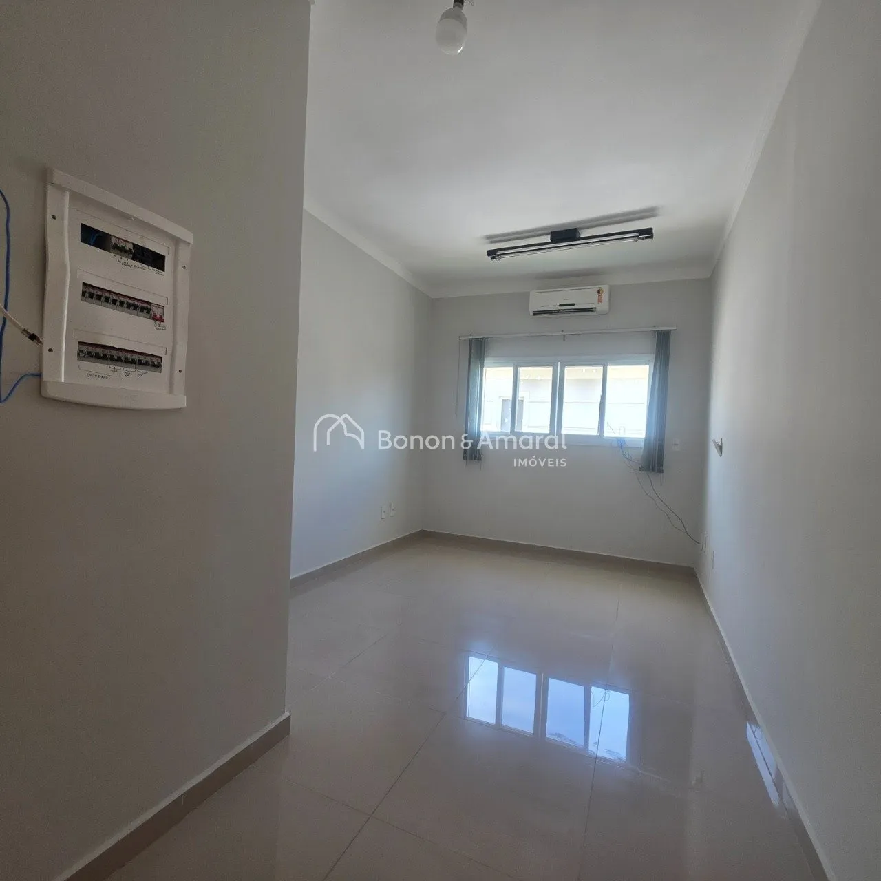 Imagem Sobrado com 316m², 4 suítes, 3 com closet, com piscina em Barão Geraldo
