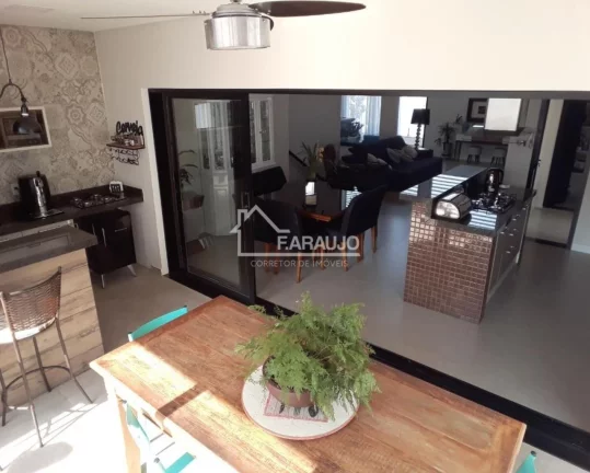 Imagem Casa em Condomínio à venda em Alphaville Nova Esplanada com 264m² 3 suítes, 6 vagas