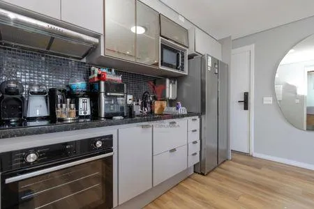 Imagem Vendo apartamento, 43m2, andar alto, com um quarto, uma vaga de garagem, Alto da Boa Vist