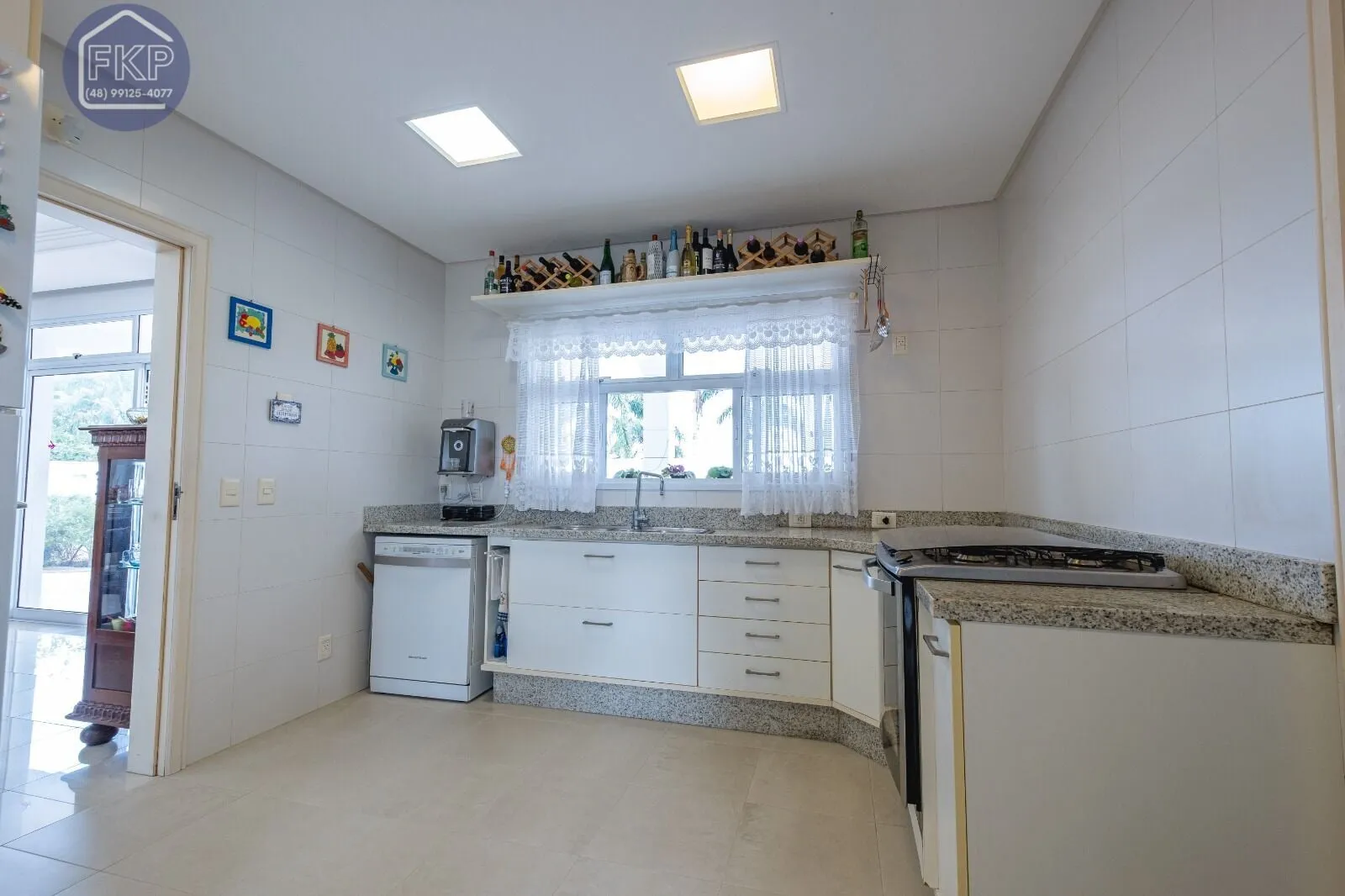 Imagem Casa com 5 dormitórios e 4 vagas!