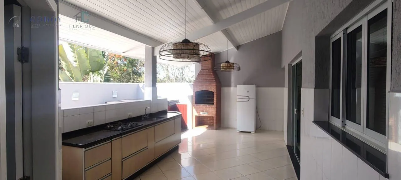 Imagem Conforto e lazer completos: casa com espaço gourmet, jacuzzi e 4 vagas