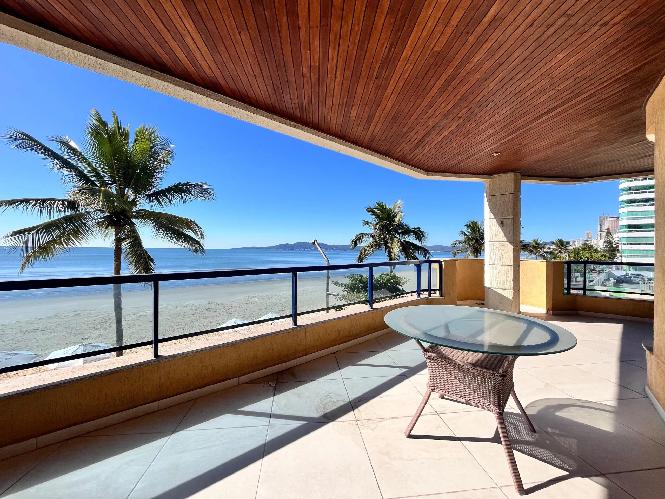 Imagem Apartamento com vista para o mar à venda com 170m2 por R$ 4.000.000,00