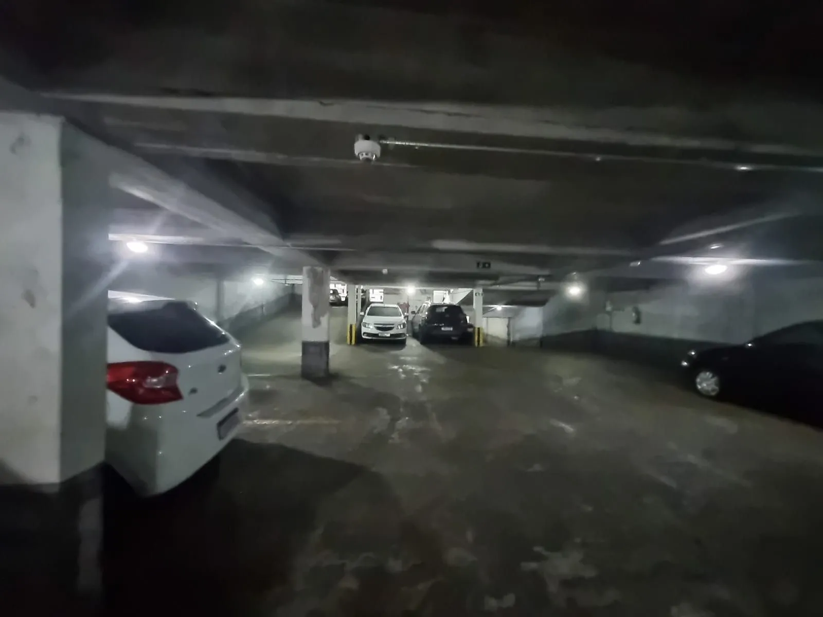 Imagem Box de garagem para venda no centro