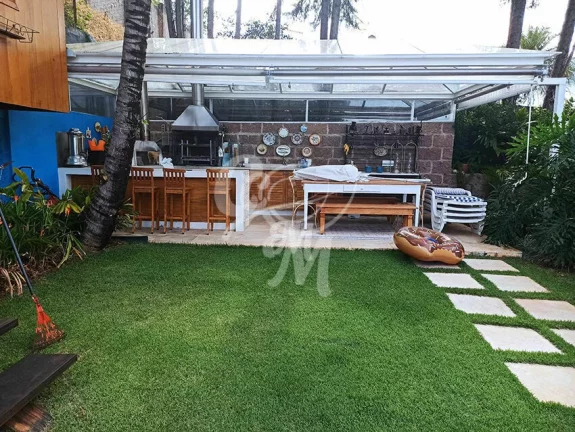 Imagem Linda Casa com Piscina