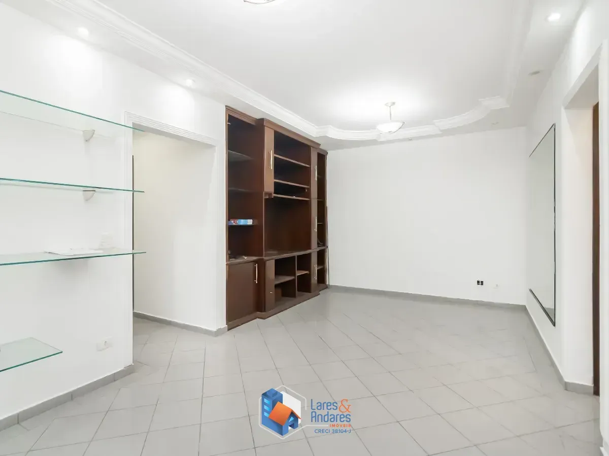 Imagem Casa para venda em Parque Maria Domitila com 5 quartos, sendo 2 suítes, 310m²