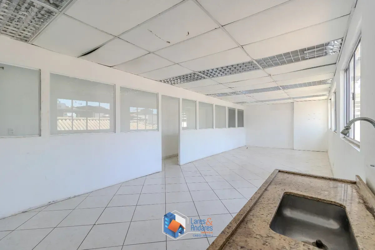 Imagem Casa para venda em Vila Ema com 7 quartos, sendo 1 suíte, 450m²
