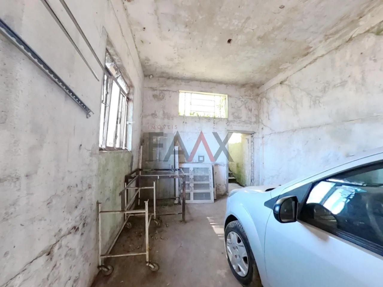 Imagem Sala Comercial no centro com amplo estacionamento próximo a Saldanha Marinho