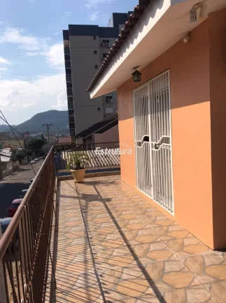 Imagem Sobrado com localização central e pátio amplo
