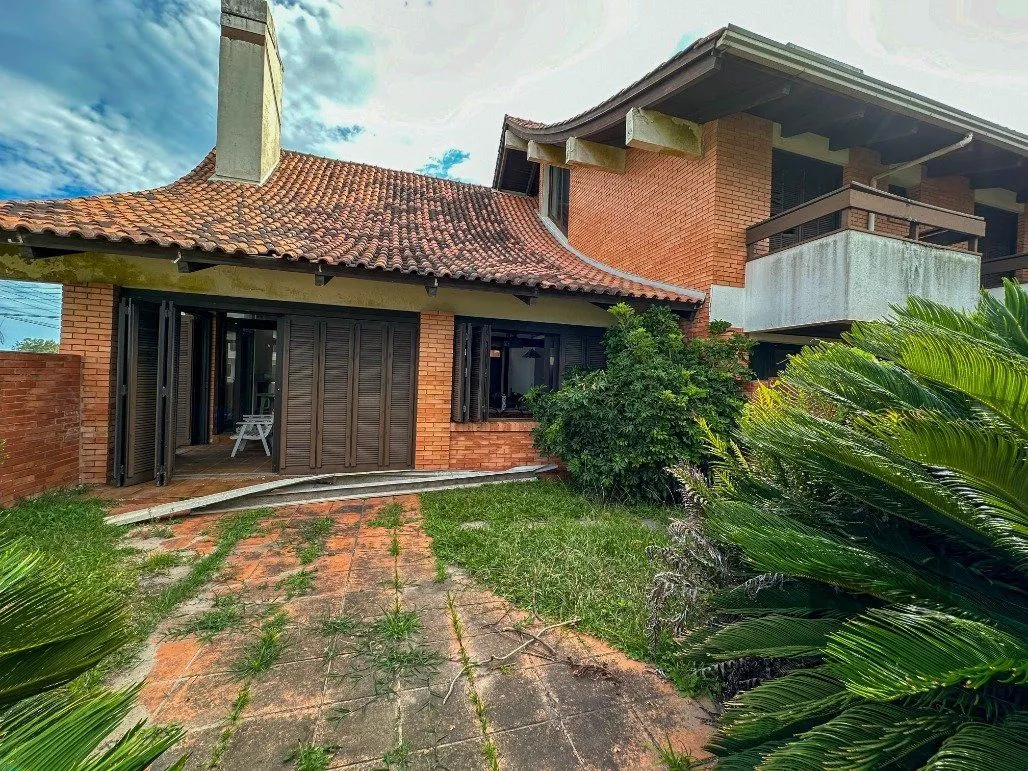 Imagem Icônica Casa para comprar a poucos metros do mar em Atlântida