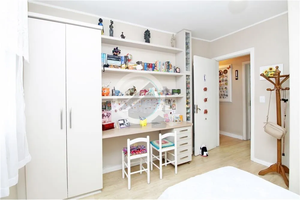 Imagem Venha conhecer este incrível apartamento semimobiliado, arejado e com ventilação natural! São tr...