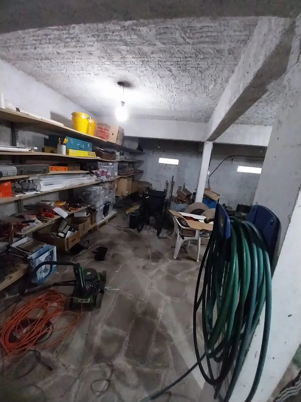 Imagem Casa ampla 5 D E 4 Banheiros, 2 vagas - Sta Tereza - Porto Alegre
