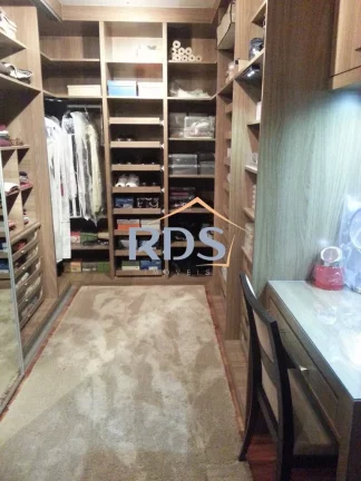Imagem Vende um luxuoso e confortável apartamento Garden duplex com 540m² de área útil, no piso superior tem 3 suítes