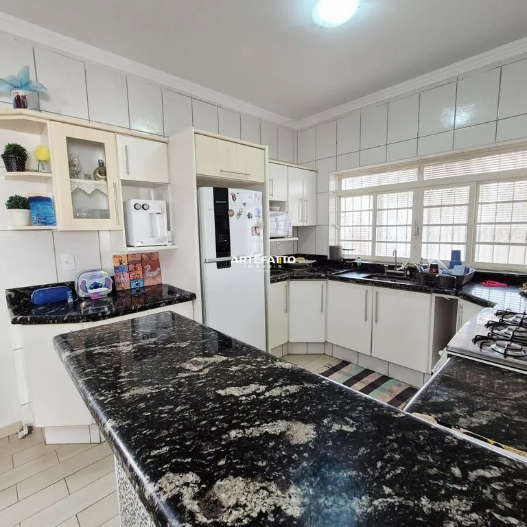 Imagem Casa com 4 dormitórios no bairro Vila Nossa Senhora das Graças