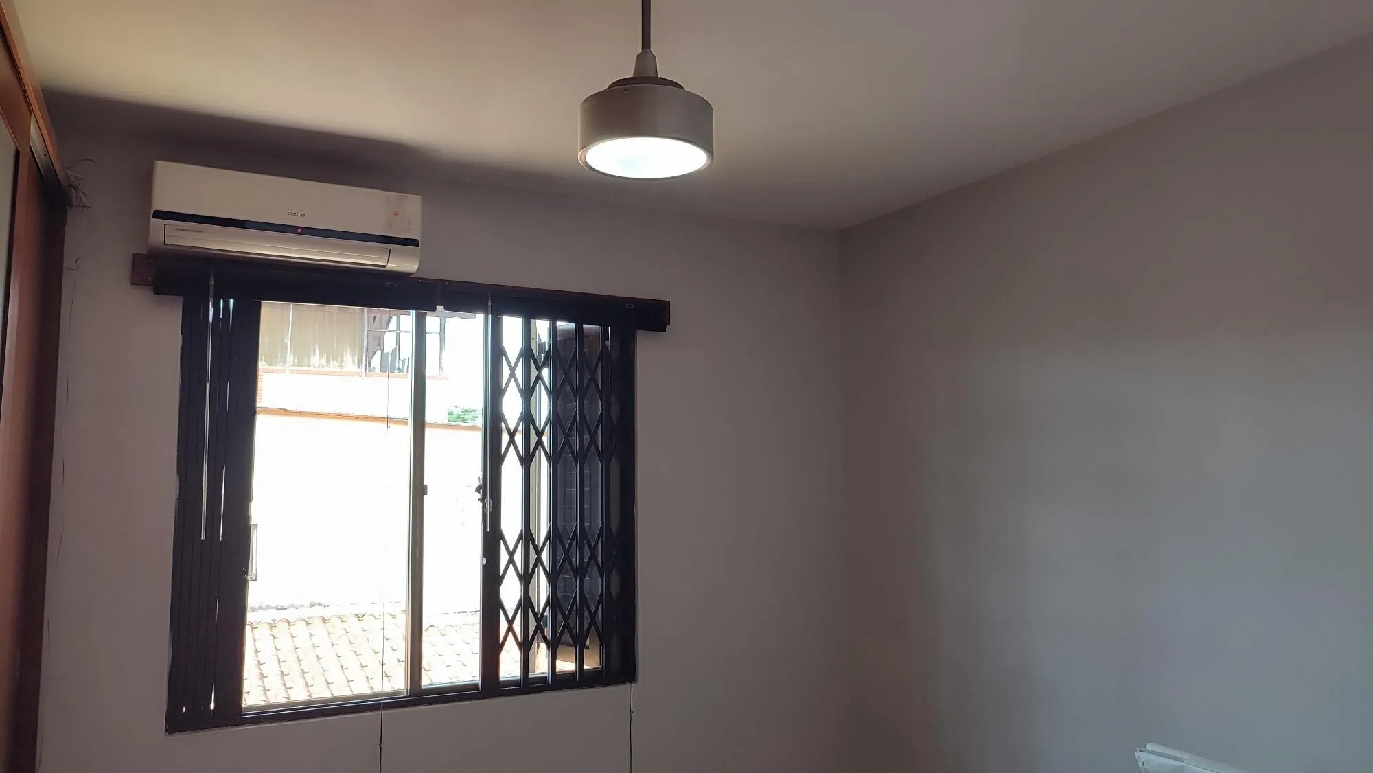 Imagem Casa de 3 Andares com Pátio e Churrasqueira Próxima ao Bourbon Country