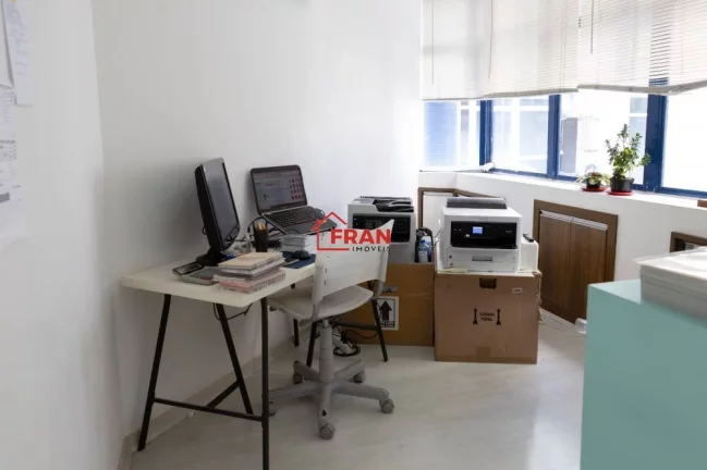 Imagem Belissima Sala Comercial com 45m² no Centro de Florianópolis