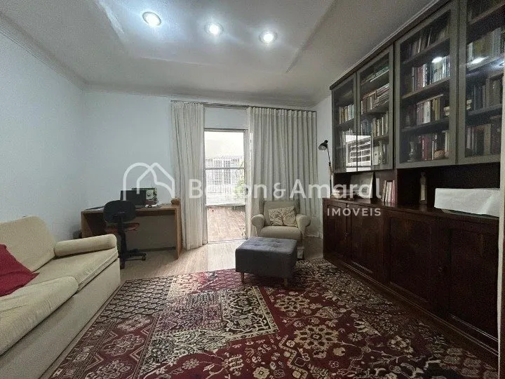 Imagem Casa com 4 Quartos e 4 banheiros à Venda no Jardim Santa Genebra