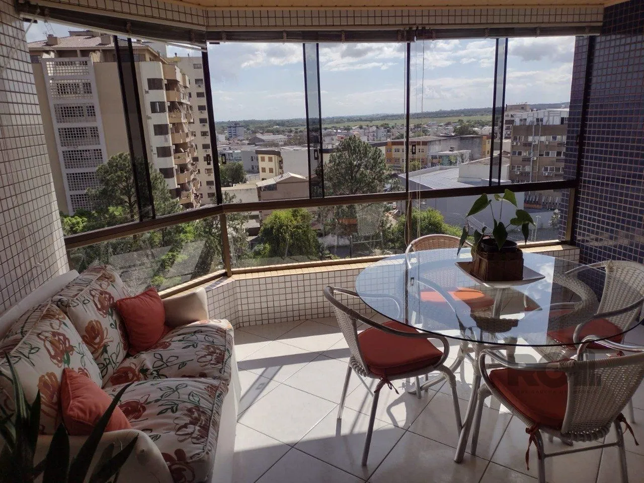 Imagem Apartamento mobiliado, 3 dormitórios, 2 suítes, 2 vagas, Bairro Vila Eunice